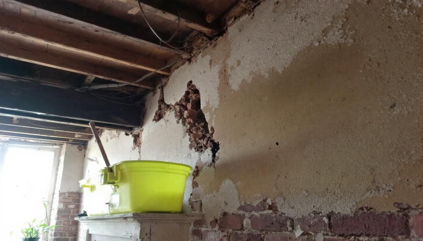 Wie beeinflusst aufsteigende Feuchtigkeit die Bausubstanz?